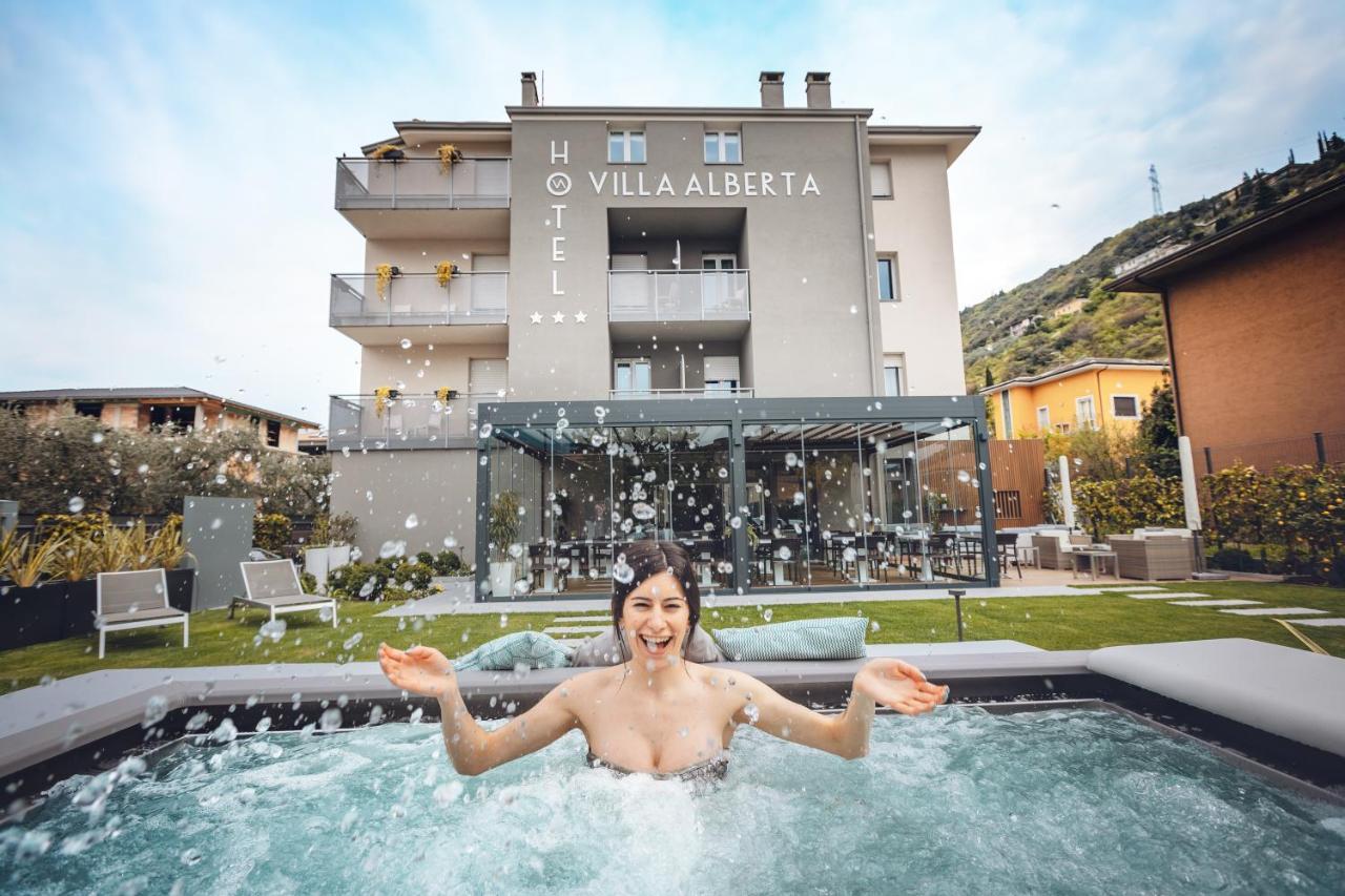 Hotel Villa Alberta Nago Buitenkant foto
